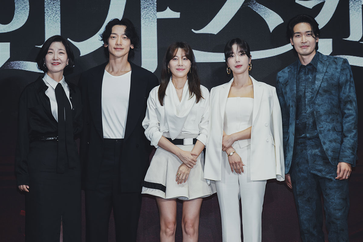 『レッド・スワン』会見レポート